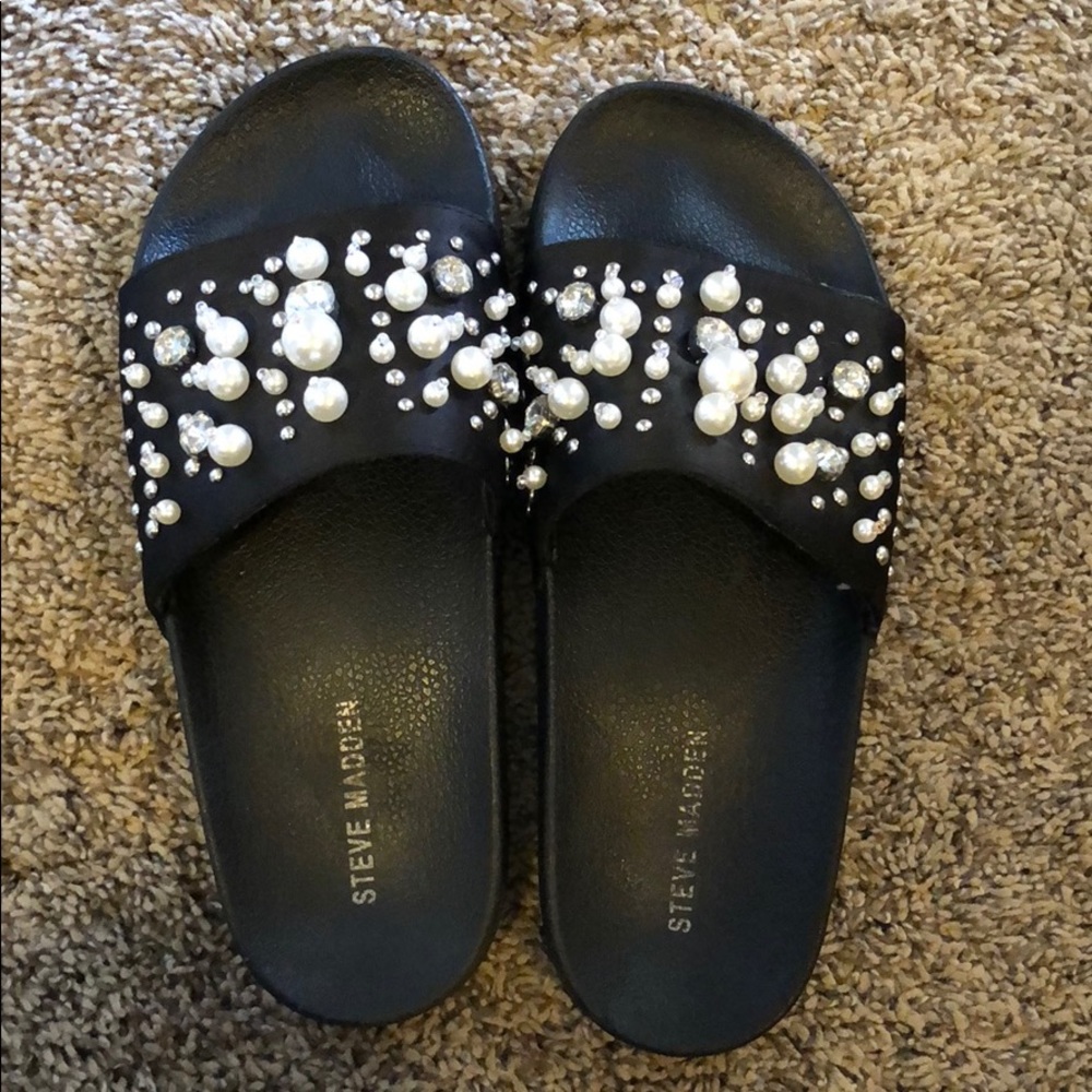 Steve Madden pearl shoe